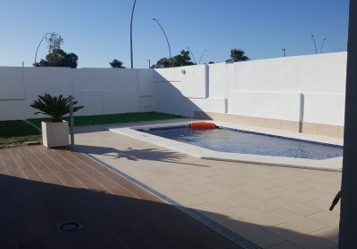 Construcción de piscinas y rehabilitación de jardines / Construction of swimming pools and rehabilitation of gardens