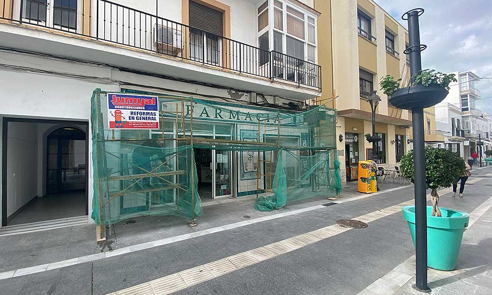 Repair of the facade of the Cascajo López pharmacy